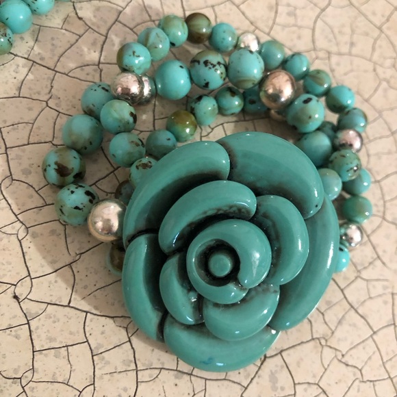 Matching Turquoise Beaded Necklace & Bracelet set with Rose Pendant 👗🐬 - Picture 5 of 11